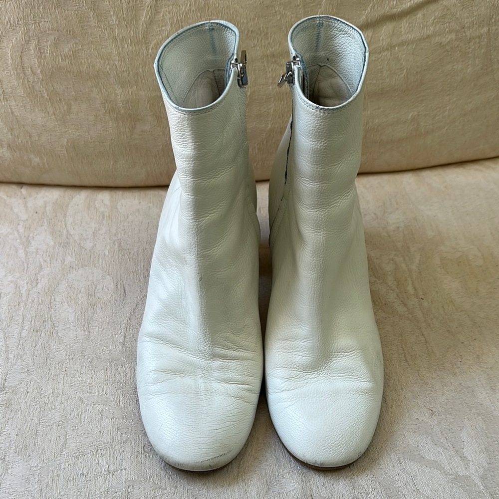 Vince Blakely Leather Bootie In‎ White 
Elegant White Leather Ankle Boots